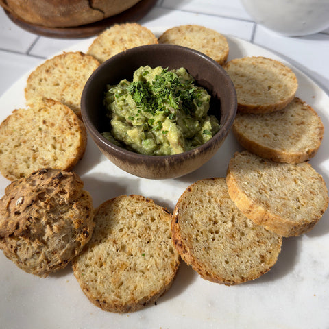 Zwiebelbrot mit Guacamole Dip