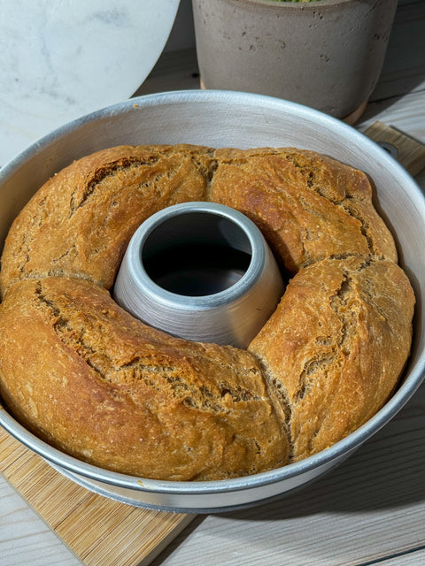 Schweizer Ruchmehl Brot im Omnia Camping Backofen