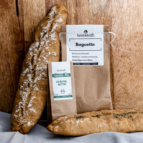 Baguette Backmischung & Gewürzmix Kräuterbutter mit fertig gebackenem Baguette