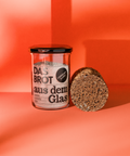Lieblingsknifte Backmischung im Glas und fertig gebackenes, angeschnittenes Brot 