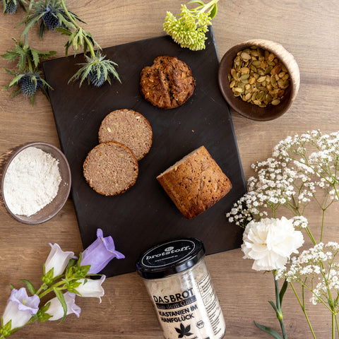 Backmischung Bio Kastanien im Hanfglück im Glas und fertig gebackenes Brot