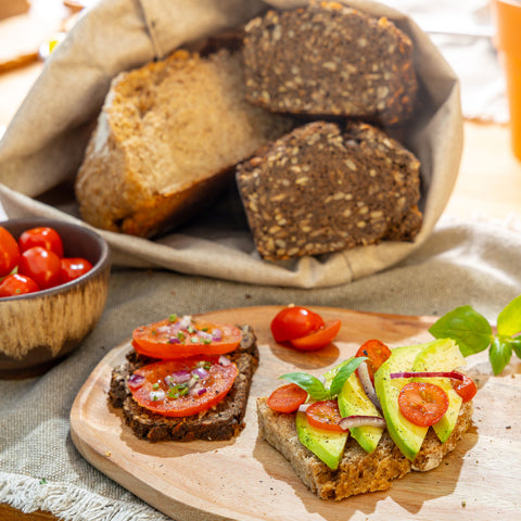 Urkorn Brot und Dinkel-Flocken-Brot